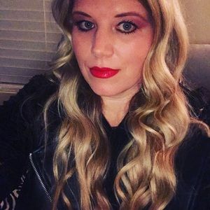 Meet your Posher, Caroline